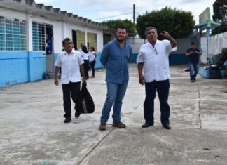 Alcalde Vázquez Parissi recorre diversas escuelas de Cosoleacaque
