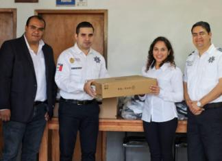 Entrega Tránsito del Estado equipo de cómputo y uniformes en Banderilla y Coatepec Transito