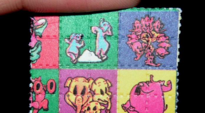 Aseguran planillas de calcomanías con LSD Calcomanias con ácido narcótico