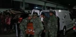 En San Andrés Tuxtla rinden homenaje a militares fallecidos en Oaxaca Féretros con militares