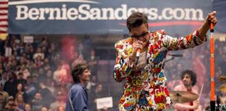 ‘The Strokes’ presente en mitin de Bernie Sanders rumbo a la carrera presidencial demócrata