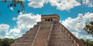 Desaparición de puentes vacacionales afectaría el turismo, responde IP a AMLO piramide