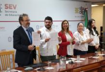 Firma Secretaría de Educación convenio para entregar 25 mil anteojos