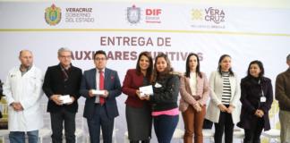 Reciben más de 100 personas de escasos recursos aparatos auditivos