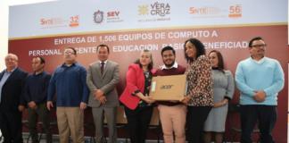 Reciben docentes computadoras para eficientar proceso de enseñanza-aprendizaje