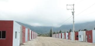 Entrega Gobierno del Estado viviendas a 80 familias afectadas por barrancada, en Acultzingo