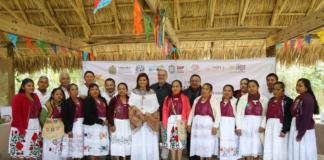 Egresan 13 médicos tradicionales del Centro de las Artes Indígenas, en Papantla