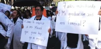 Estudiantes de Medicina de la BUAP y conductores de Uber protestan por asesinato de universitarios