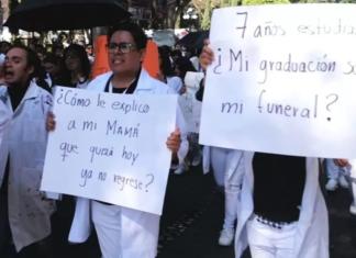 Estudiantes de Medicina de la BUAP y conductores de Uber protestan por asesinato de universitarios