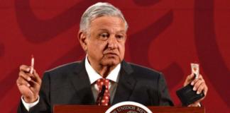 Ante el COVID-19, AMLO saca imágenes religiosas; invoca el “detente…” El presidente Andrés Manuel López muestra imágenes religiosas