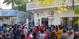 Inconformes con el servicio de agua se manifiestan en las oficinas de CAEV-Chinameca Pobladores bloquean oficinas de CAEV en Chinameca.
