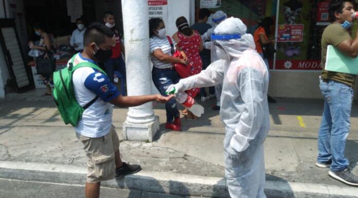 Reforzadas acciones contra COVID-19 en Minatitlán Aplican medidas sanitarias en calles de Minatitlán.