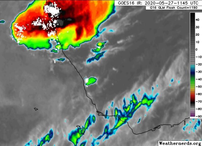 Frente estacionario provoca lluvias en el norte de Veracruz; escasas en el sur