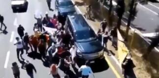 Supuesta camioneta de AMLO arrolla a manifestante