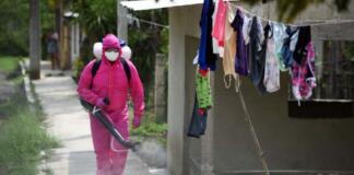 Pandemia golpea de manera desproporcionada a los mexicanos más vulnerables: Coneval Fumigación de calles. Foto: Yahir Ceballos