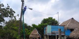 Beneficia Ayuntamiento de Minatitlán red de alumbrado público a Boca de Uxpanapa