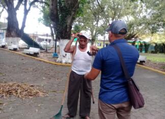 Ayuntamiento de Minatitlán provee de cubrebocas a ciudadanos