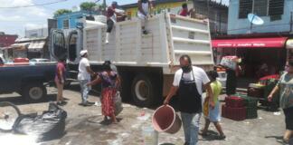 Retira Ayuntamiento de Minatitlán desechos en zona del Mercado 5 de Febrero