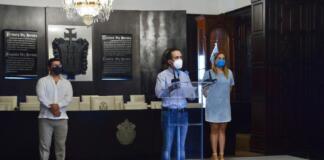 Otorga H. Ayuntamiento de Veracruz beca a hijos de víctimas por Covid 19