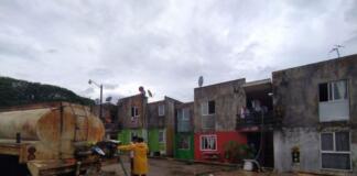 Gobierno de Cosoleacaque ayuda a la población abasteciendo agua con pipas Gobierno de Cosoleacaque ayuda a la población abasteciendo agua con pipas