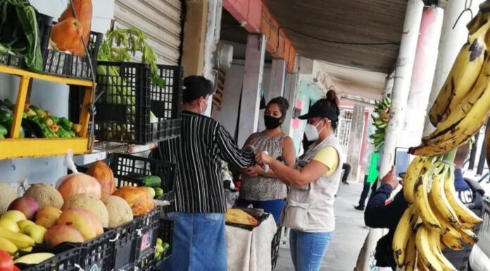 Realiza Ayuntamiento de Minatitlán labores de prevención contra el Covid-19 en mercados Realizan labores de prevención Covid-19 en mercados de MInatitlán