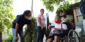 Casa por casa, entrega alcalde de Veracruz aparatos funcionales Casa por casa, entrega alcalde de Veracruz aparatos funcionales