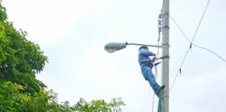 Ayuntamiento de Minatitlán mejora alumbrado público en Colonia Agrícola Mapachapa