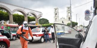 Sanitizan más de 300 taxis en Cosoleacaque