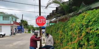 Avanza colocación de señalamientos viales en Minatitlán