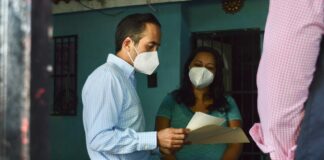 Menores afectados por la pérdida de sus padres debido al Covid 19, reciben becas económicas y apoyo alimentario