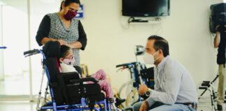 En el marco del inicio del Ciclo Escolar, dona Alcalde Fernando Yunes aparatos funcionales a CRIVER