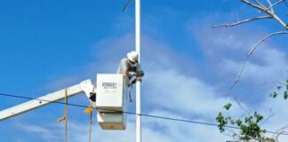 Avanza Ayuntamiento de Minatitlán en mejoras al sistema de alumbrado público