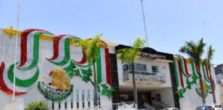 Iluminado Palacio Municipal de Minatitlán por Aniversario de la Independencia