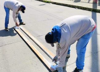 Ayuntamiento de Minatitlán continua trabajos de balizamiento en Avenida Institutos Tecnológicos