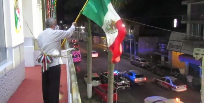 Alcalde de Minatitlán da Grito por el 210 Aniversario del Inicio de la Independencia