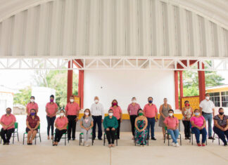 Entrega Alcalde de Minatitlán domo en Primaria “18 de Octubre”