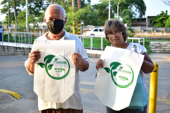FOTO 2 - REALIZA AYUNTAMIENTO DE COSOLEACAQUE SEGUNDA JORNADA DE ENTREGA DE BOLSAS ECOLÓGICAS