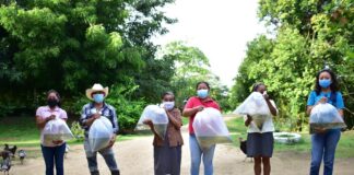 Entrega Ayuntamiento de Cosoleacaque 54,000 alevines a productores de distintas localidades