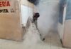 Fumigan mercados populares de Minatitlán Fumigación preventiva en el mercado Santa Clara de Minatitlán