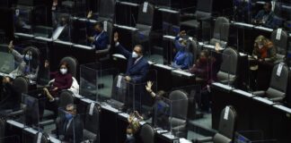 Las reformas para extinguir 109 fideicomisos y reasignar 68 mil 400 mdp al sector salud fueron turnadas al Senado