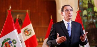 Vizcarra se enfrenta a un Congreso peruano que insiste en destituirlo