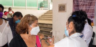 Aplican vacuna contra la influenza a empleados municipales y población en general de Minatitlán Aplican vacuna contra la influenza a empleados municipales y población en general de Minatitlán