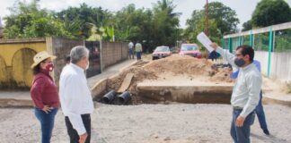 En Minatitlán, alcalde supervisa pavimentación con concreto hidráulico de la calle Nanahuatzin En Minatitlán, alcalde supervisa pavimentación con concreto hidráulico de la calle Nanahuatzin