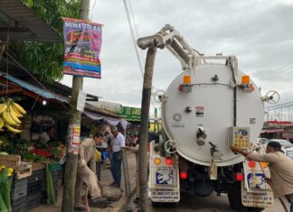 Desazolva Ayuntamiento drenajes en Minatitlán