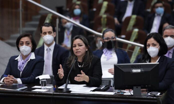 Comparece ante la LXV Legislatura, con motivo de la glosa del Segundo Informe de Gobierno, la contralora General del Estado de Vercruz, Mercedes Santoyo Domínguez.