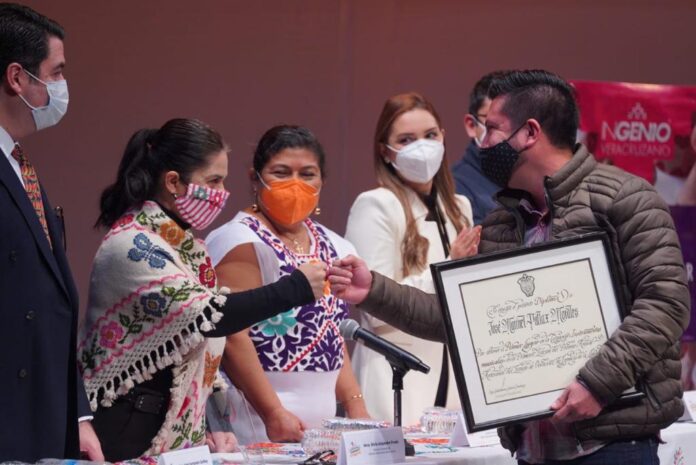 ENTREGA DEL PREMIO ANUAL ARTESANAL 2020 (1)