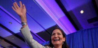 Deb Haaland, la primera nativa americana a cargo de la secretaría del Interior en EE. UU.