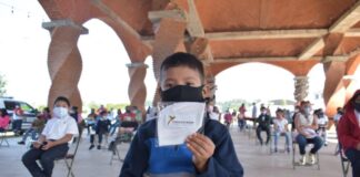 Entrega Cirilo Vázquez Parissi becas municipales del ciclo escolar 2020-2021 Entrega Cirilo Vázquez Parissi becas municipales del ciclo escolar 2020-2021