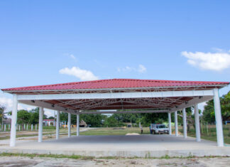 Entrega Alcalde de Minatitlán techumbre en Primaria de Pueblo Viejo