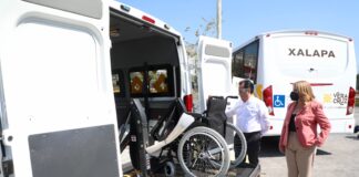 Gobierno del Estado entrega unidades adaptadas a 25 DIF municipales